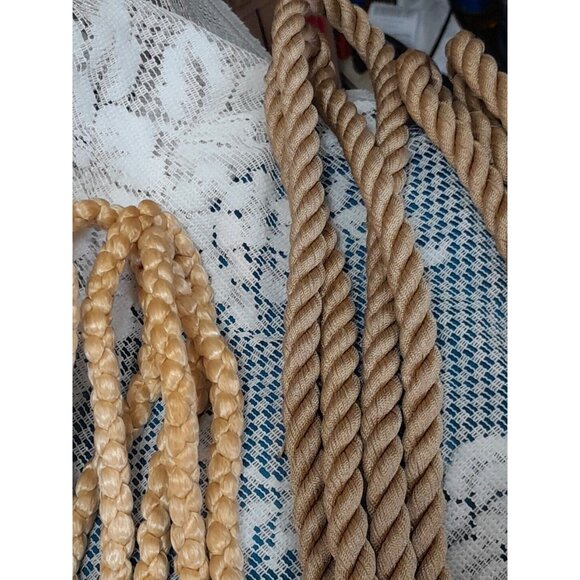 4 Vintage Curtain Tie Backs  Beige Tasseled Very Nice Preowned Condition - Picture 6 of 8